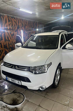 Внедорожник / Кроссовер Mitsubishi Outlander 2012 в Полтаве