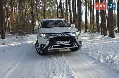 Позашляховик / Кросовер Mitsubishi Outlander 2021 в Києві