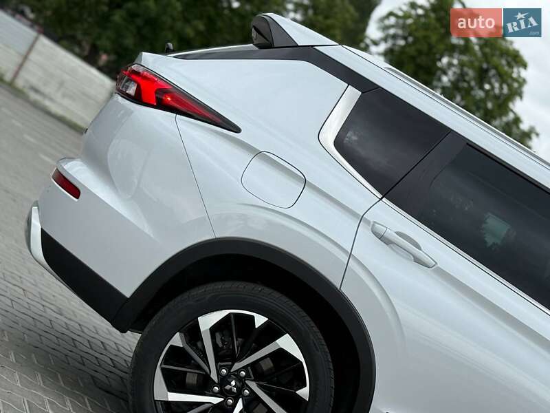 Внедорожник / Кроссовер Mitsubishi Outlander 2022 в Кривом Роге