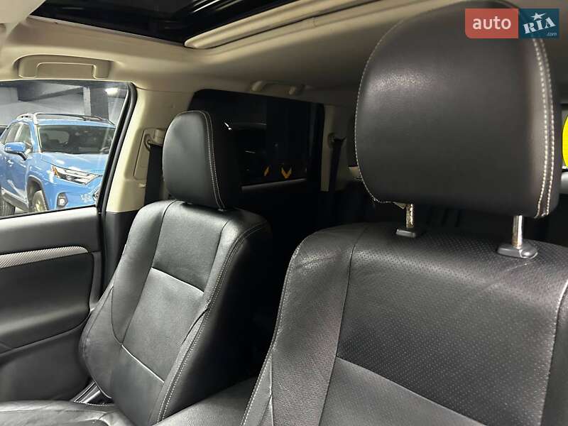 Внедорожник / Кроссовер Mitsubishi Outlander 2016 в Черновцах