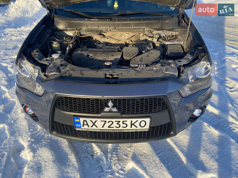 Внедорожник / Кроссовер Mitsubishi Outlander 2011 в Харькове