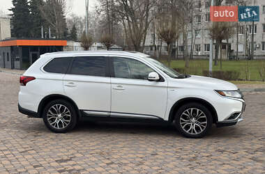 Внедорожник / Кроссовер Mitsubishi Outlander 2015 в Броварах