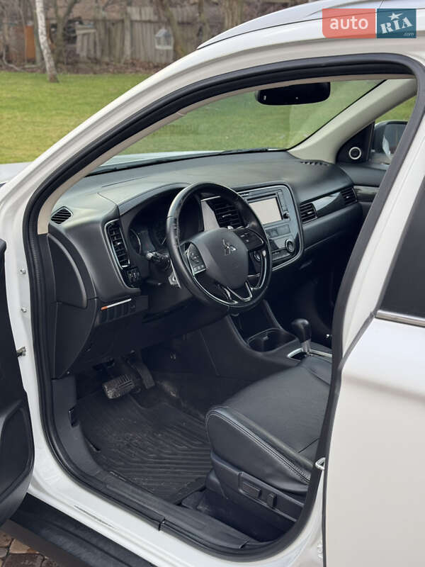 Внедорожник / Кроссовер Mitsubishi Outlander 2015 в Броварах фото 13 Внедорожник / Кроссовер Mitsubishi Outlander 2015 в Броварах