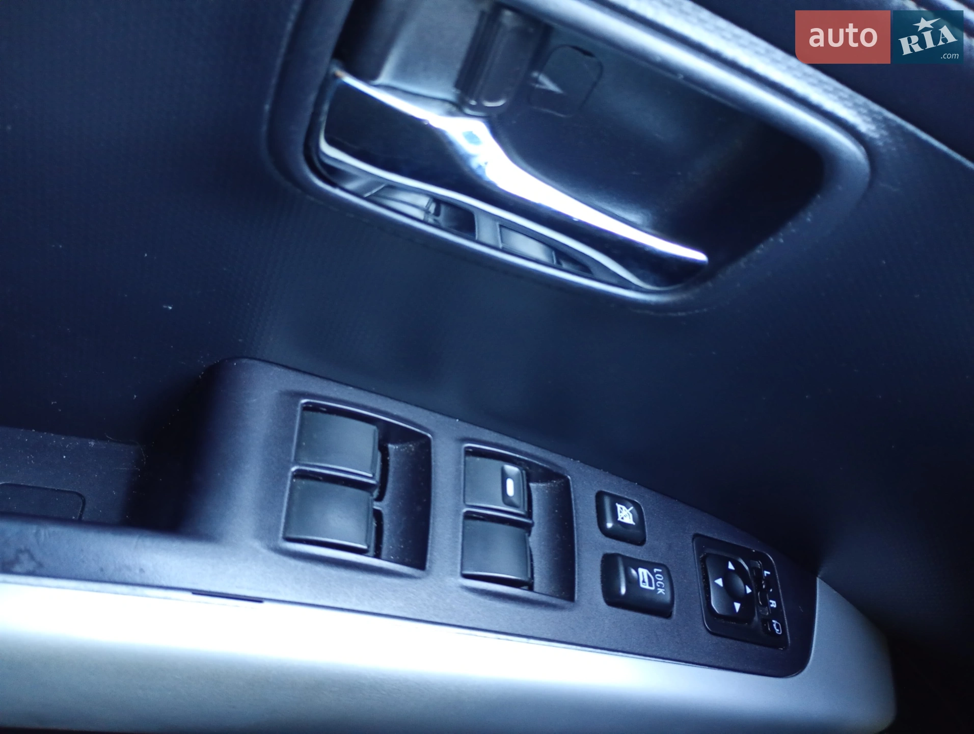 2010 Mitsubishi Outlander - мініатюра 13