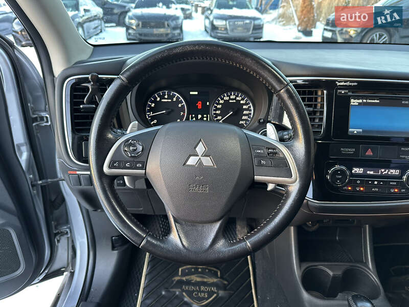 Внедорожник / Кроссовер Mitsubishi Outlander 2013 в Харькове