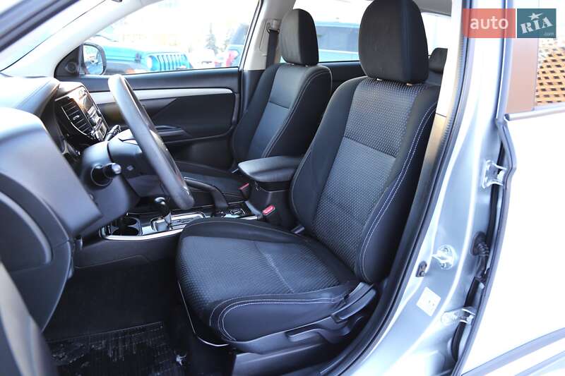 Внедорожник / Кроссовер Mitsubishi Outlander 2017 в Киеве