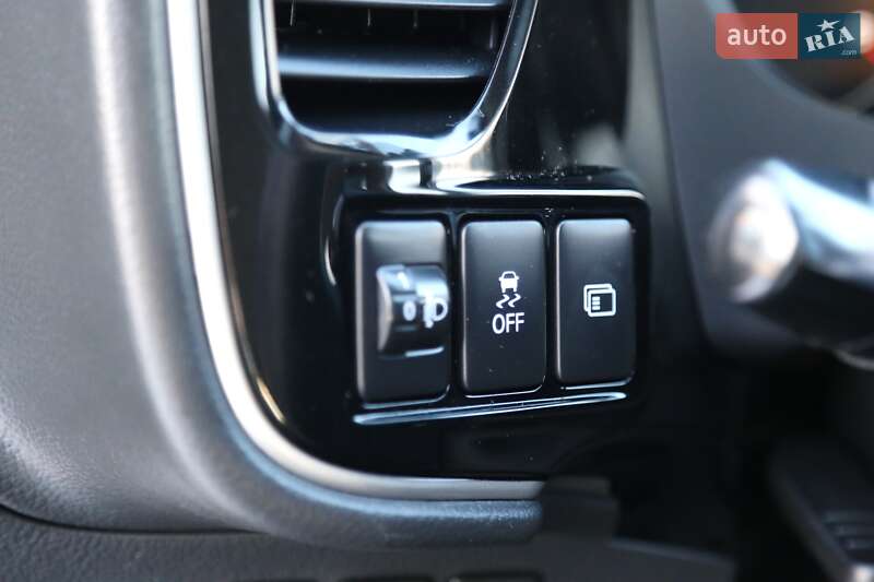 Внедорожник / Кроссовер Mitsubishi Outlander 2017 в Киеве