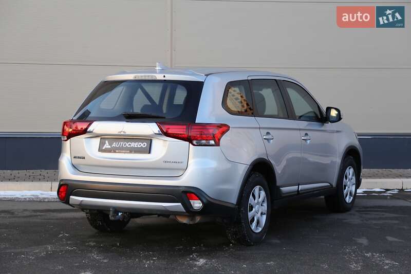 Внедорожник / Кроссовер Mitsubishi Outlander 2017 в Киеве