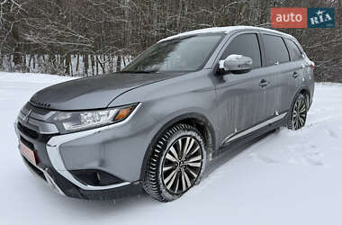 Позашляховик / Кросовер Mitsubishi Outlander 2019 в Львові
