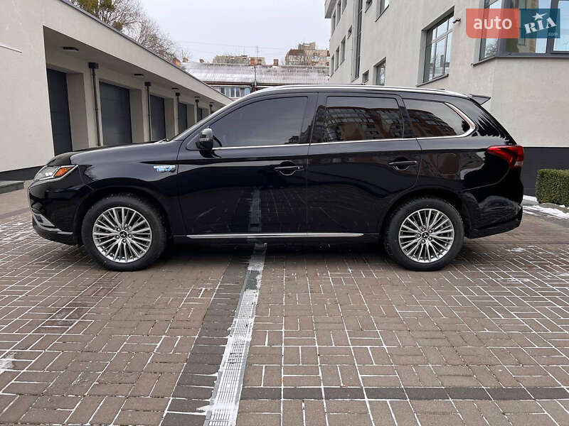 Внедорожник / Кроссовер Mitsubishi Outlander 2022 в Ровно