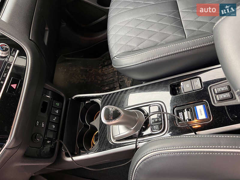 Внедорожник / Кроссовер Mitsubishi Outlander 2022 в Ровно