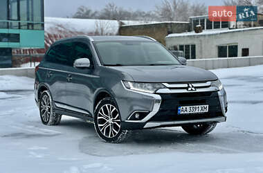 Позашляховик / Кросовер Mitsubishi Outlander 2017 в Києві