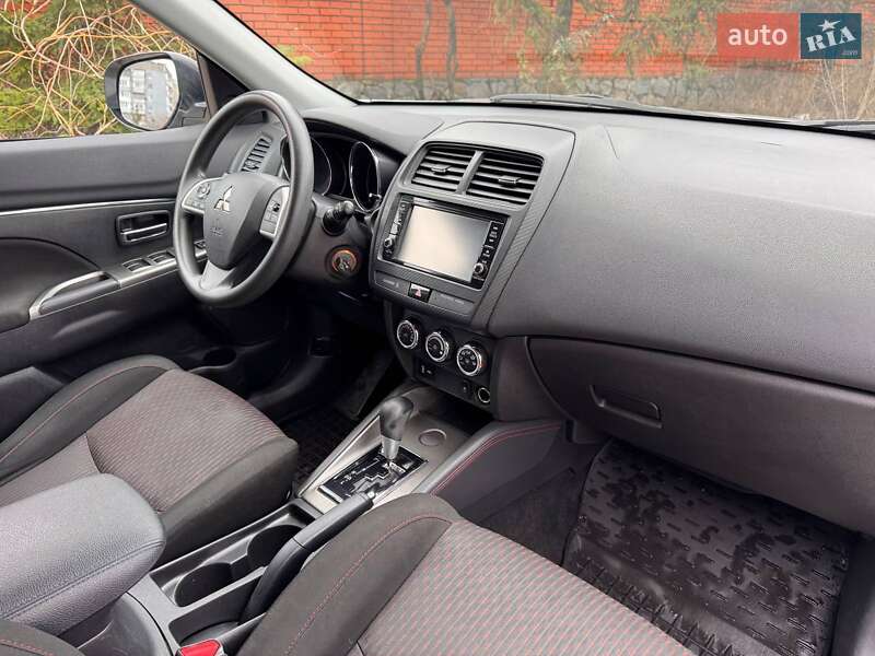 Внедорожник / Кроссовер Mitsubishi Outlander 2018 в Запорожье