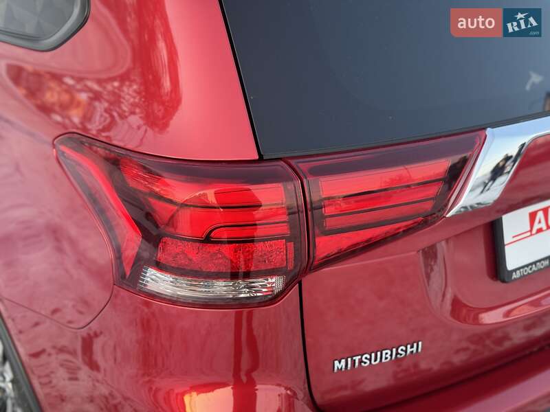 Внедорожник / Кроссовер Mitsubishi Outlander 2019 в Киеве