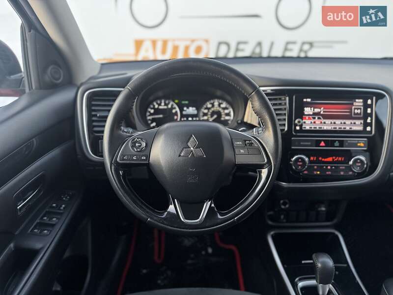 Внедорожник / Кроссовер Mitsubishi Outlander 2019 в Киеве