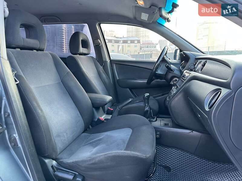 Внедорожник / Кроссовер Mitsubishi Outlander 2003 в Киеве