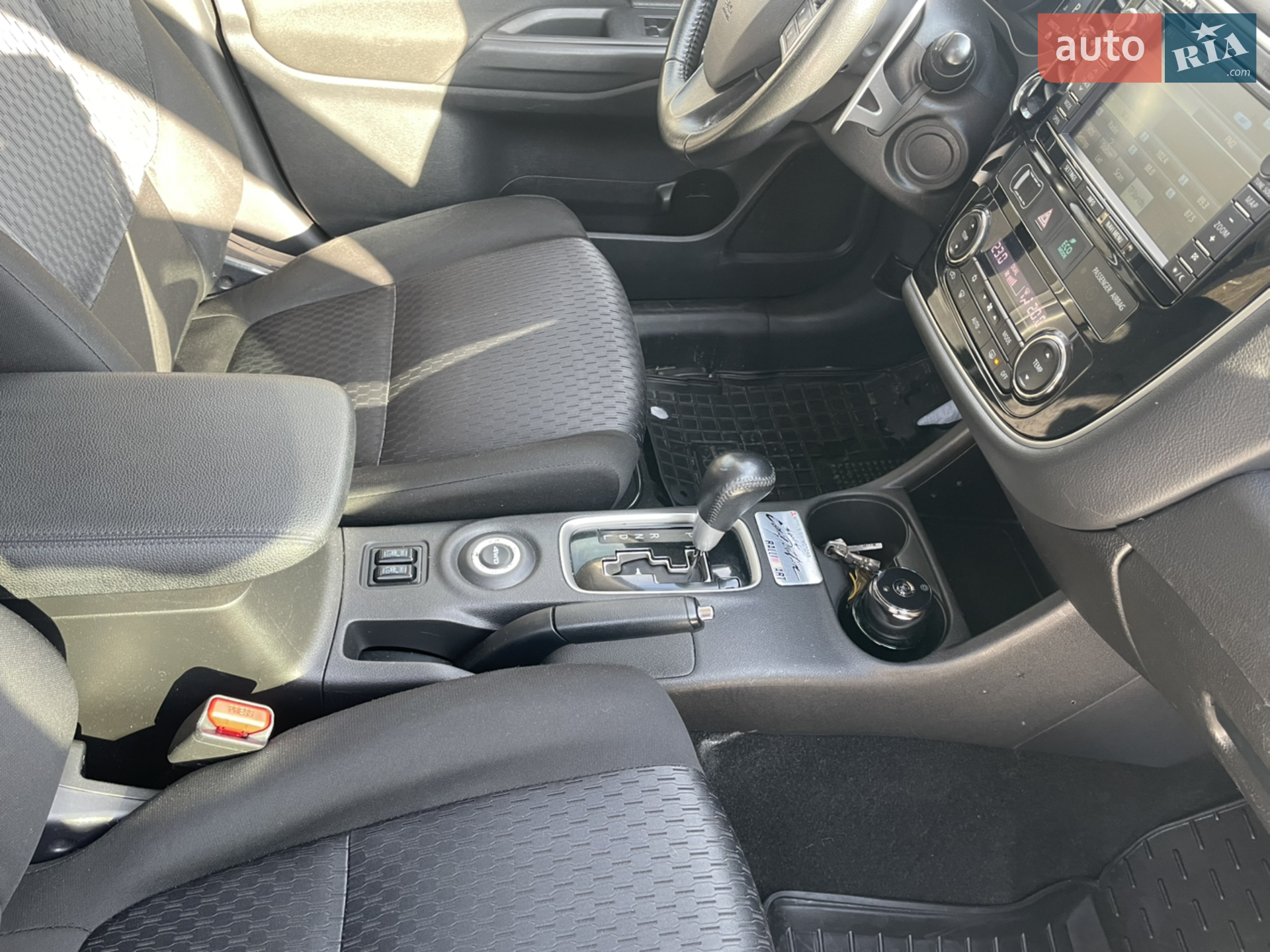 2013 Mitsubishi Outlander - мініатюра 19