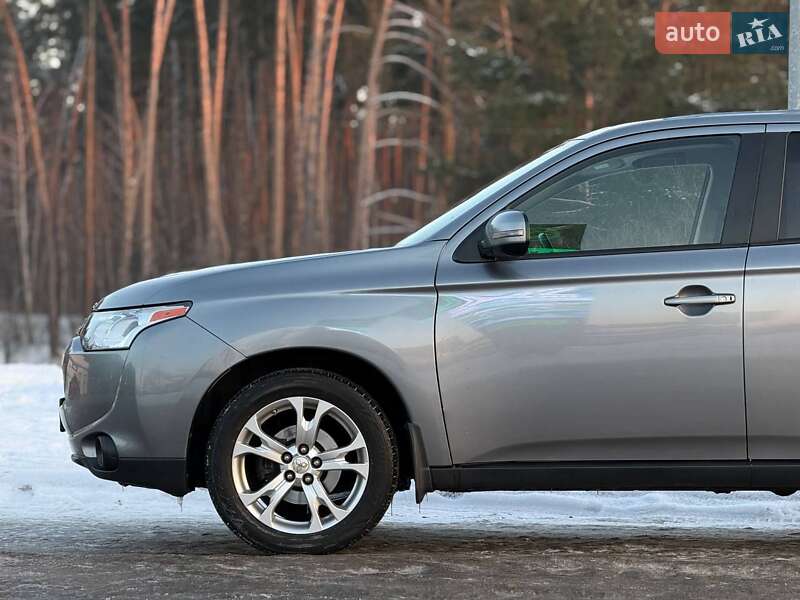 Внедорожник / Кроссовер Mitsubishi Outlander 2013 в Киеве