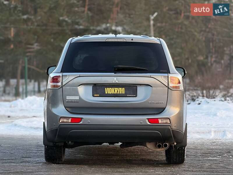 Внедорожник / Кроссовер Mitsubishi Outlander 2013 в Киеве