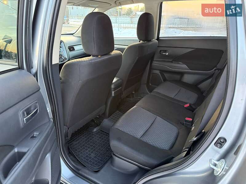 Внедорожник / Кроссовер Mitsubishi Outlander 2013 в Киеве