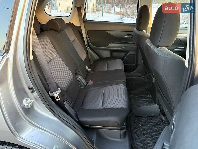 Внедорожник / Кроссовер Mitsubishi Outlander 2013 в Киеве