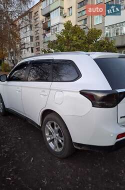 Внедорожник / Кроссовер Mitsubishi Outlander 2014 в Глухове