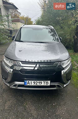 Внедорожник / Кроссовер Mitsubishi Outlander 2019 в Киеве