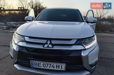 Позашляховик / Кросовер Mitsubishi Outlander 2016 в Миколаєві