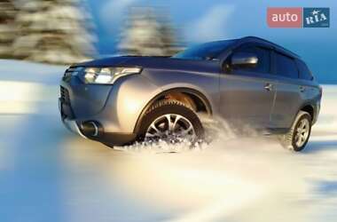 Внедорожник / Кроссовер Mitsubishi Outlander 2015 в Житомире