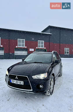 Внедорожник / Кроссовер Mitsubishi Outlander 2010 в Дубно