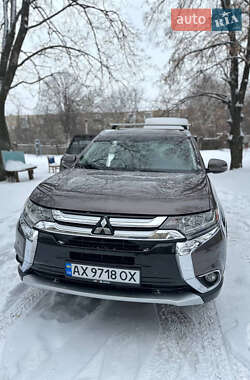 Внедорожник / Кроссовер Mitsubishi Outlander 2015 в Харькове