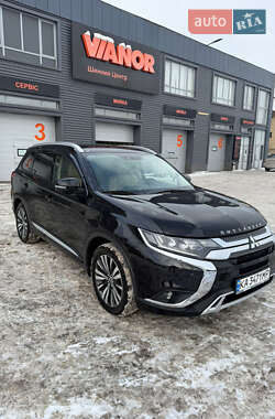 Позашляховик / Кросовер Mitsubishi Outlander 2018 в Києві