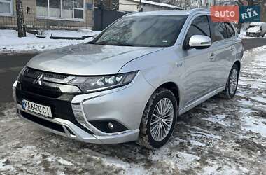 Позашляховик / Кросовер Mitsubishi Outlander 2022 в Києві
