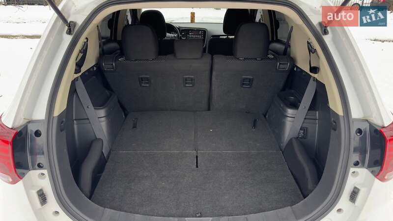 Внедорожник / Кроссовер Mitsubishi Outlander 2017 в Киеве