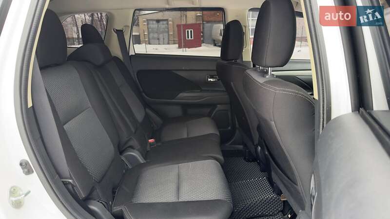 Внедорожник / Кроссовер Mitsubishi Outlander 2017 в Киеве