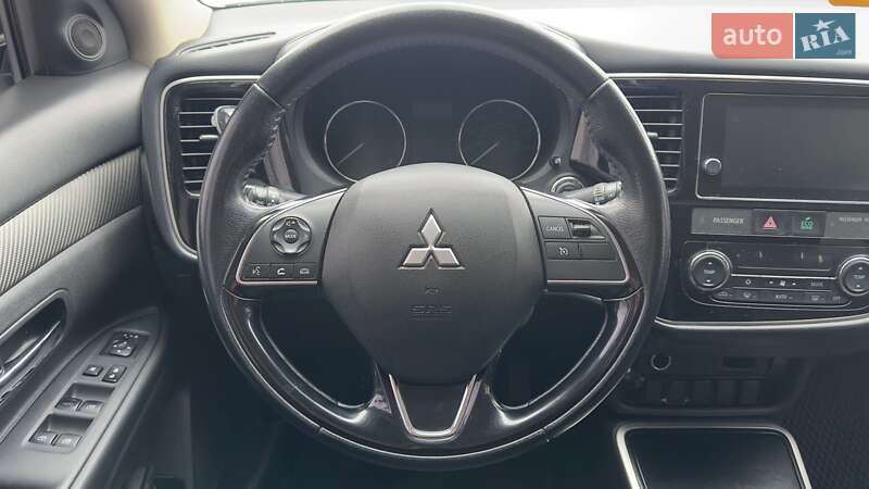 Внедорожник / Кроссовер Mitsubishi Outlander 2017 в Киеве