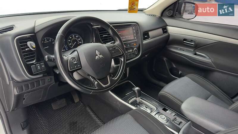 Внедорожник / Кроссовер Mitsubishi Outlander 2017 в Киеве
