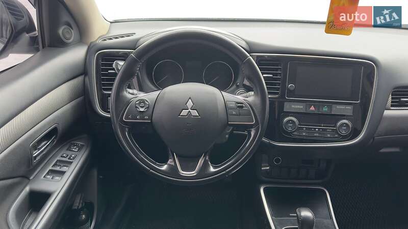 Внедорожник / Кроссовер Mitsubishi Outlander 2017 в Киеве