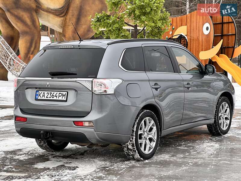 Внедорожник / Кроссовер Mitsubishi Outlander 2013 в Киеве