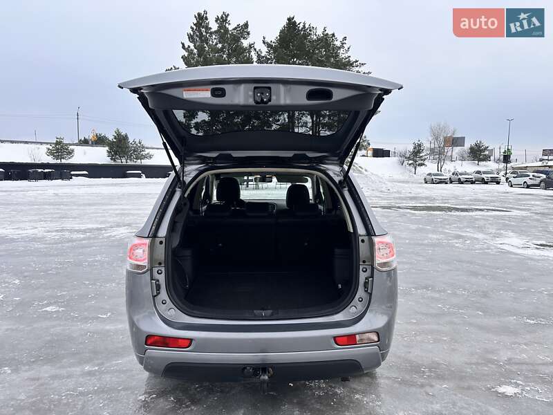 Внедорожник / Кроссовер Mitsubishi Outlander 2013 в Киеве