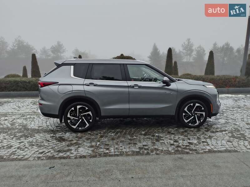 Внедорожник / Кроссовер Mitsubishi Outlander 2023 в Днепре