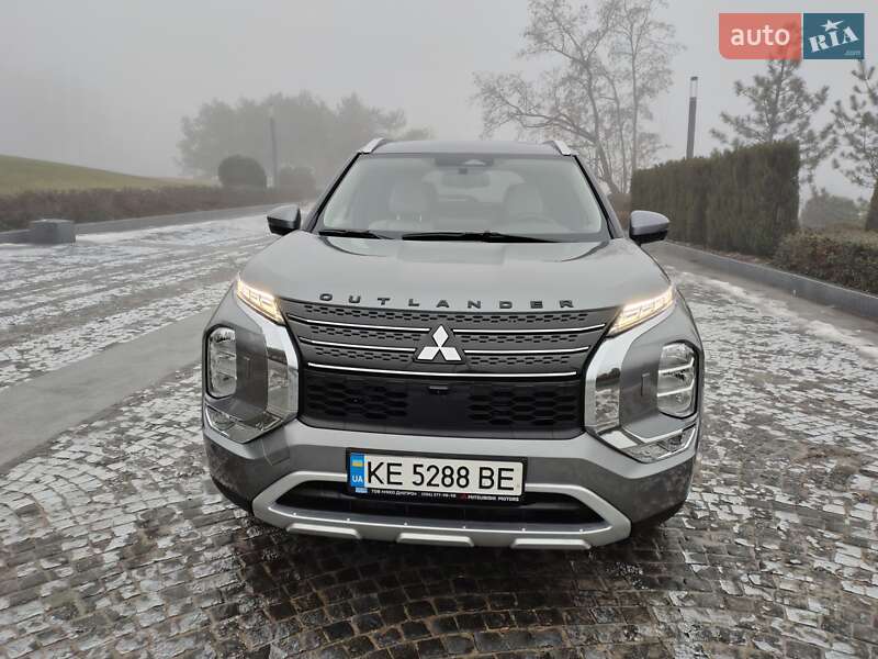 Внедорожник / Кроссовер Mitsubishi Outlander 2023 в Днепре