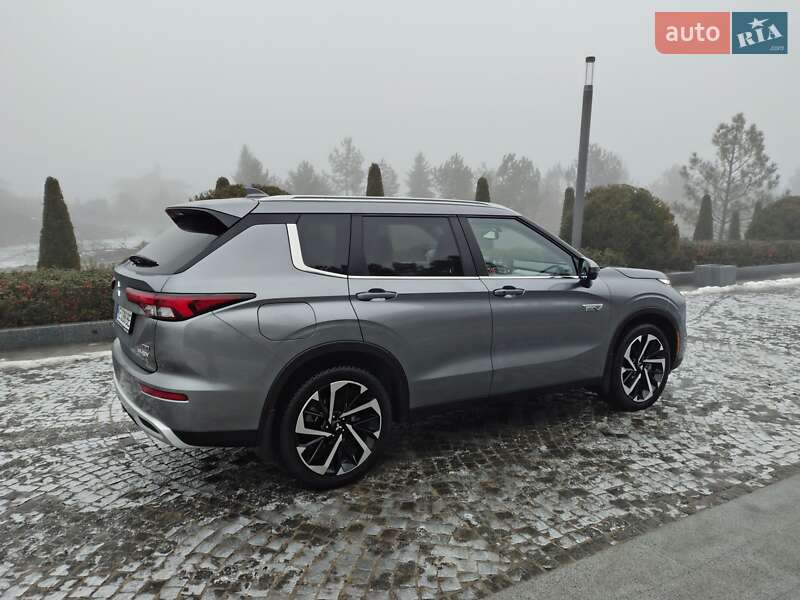 Внедорожник / Кроссовер Mitsubishi Outlander 2023 в Днепре