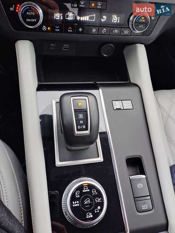 Внедорожник / Кроссовер Mitsubishi Outlander 2023 в Днепре