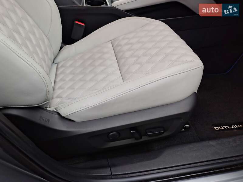 Внедорожник / Кроссовер Mitsubishi Outlander 2023 в Днепре