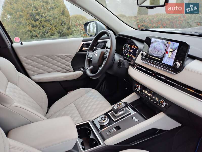 Внедорожник / Кроссовер Mitsubishi Outlander 2023 в Днепре