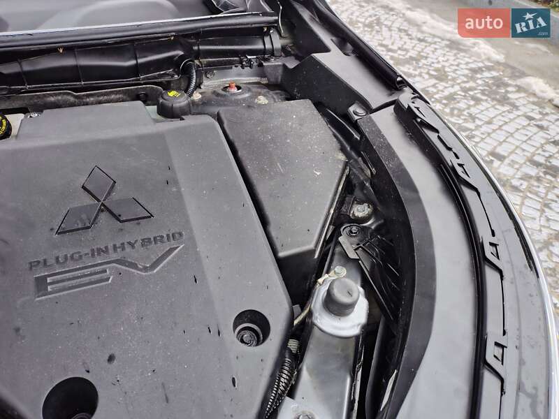 Внедорожник / Кроссовер Mitsubishi Outlander 2023 в Днепре