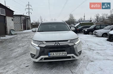 Внедорожник / Кроссовер Mitsubishi Outlander 2018 в Киеве