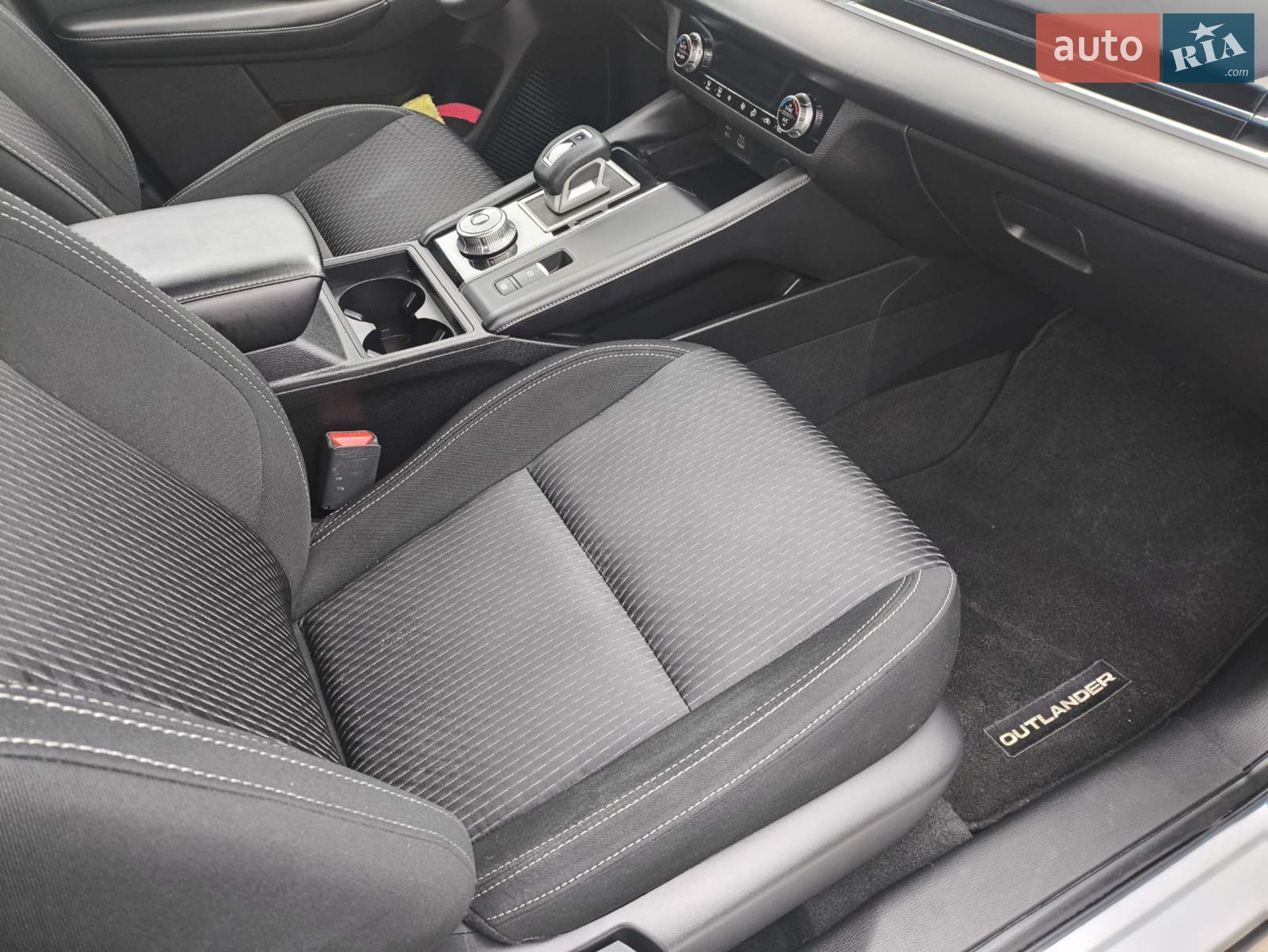 2021 Mitsubishi Outlander - мініатюра 16