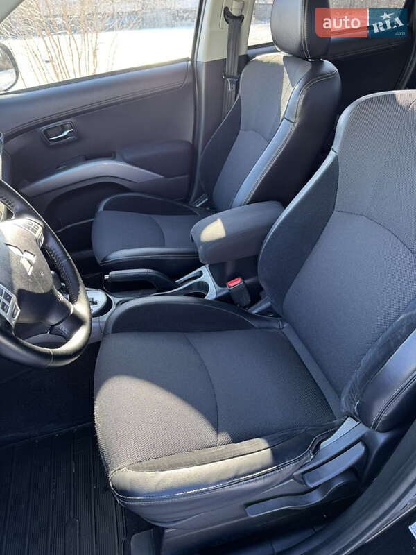 Внедорожник / Кроссовер Mitsubishi Outlander 2010 в Полтаве